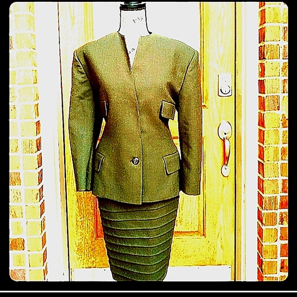 SALE! Gianni Versace 42 6 Olive Green Wool Rare Tailored Vtg Skirt Suit + Belt.